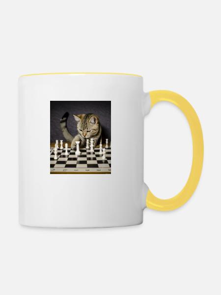 Katze spielt Schach - Tasse zweifarbig - Weiß/Gelb