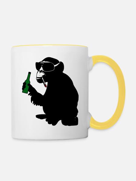 monkey with beer bottle - Tasse zweifarbig - Weiß/Gelb