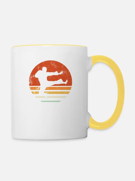 Retro Karate jump kick - Tasse zweifarbig - Weiß/Gelb