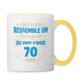 Cadeau Voici à Quoi Ressemble Un Beau Gosse 70 ans - Mug contrasté - blanc/jaune - Droite