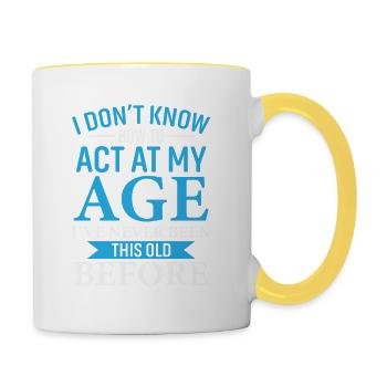 ICH WEISS NICHT, WIE ICH MICH IN MEINEM ALTER VERHALTEN SOLL - Tasse zweifarbig - Weiß/Gelb - Rechts