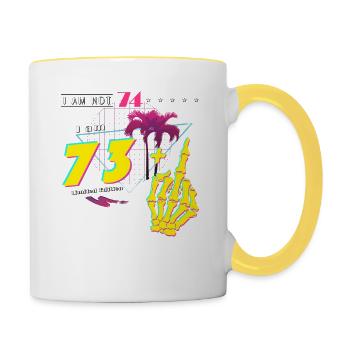 Style rétro de 1951 - Je n’ai pas 74 ans, j’ai 73 ans + milieu - Mug contrasté - blanc/jaune - Droite
