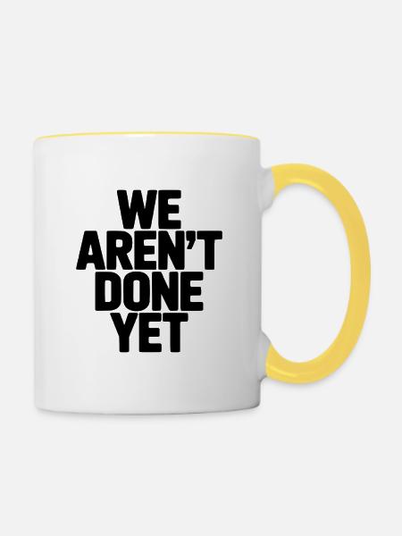 Wir sind noch nicht fertig - Tasse zweifarbig - Weiß/Gelb
