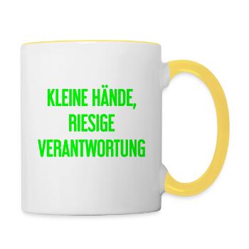Kleine Hände, riesige Verantwortung Eltern-Spruch - Tasse zweifarbig - Weiß/Gelb - Rechts