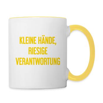 Kleine Hände, riesige Verantwortung Eltern-Spruch - Tasse zweifarbig - Weiß/Gelb - Rechts