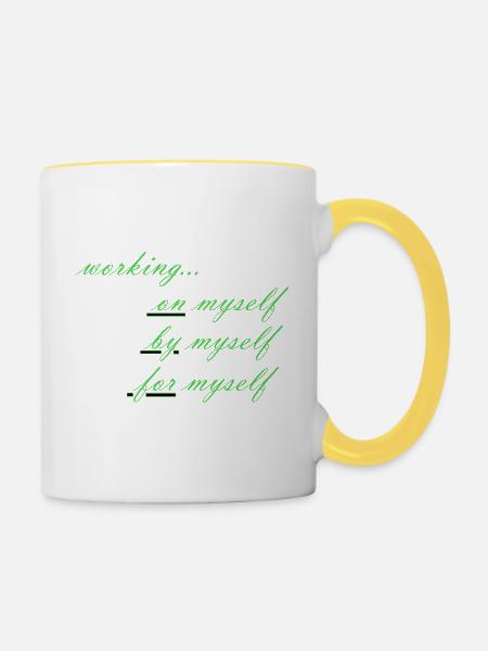 working on myself - Tasse zweifarbig - Weiß/Gelb