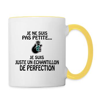 JE NE SUIS PAS PETITE ECHANTILLON DE PERFECTION - Mug contrasté - blanc/jaune - Droite