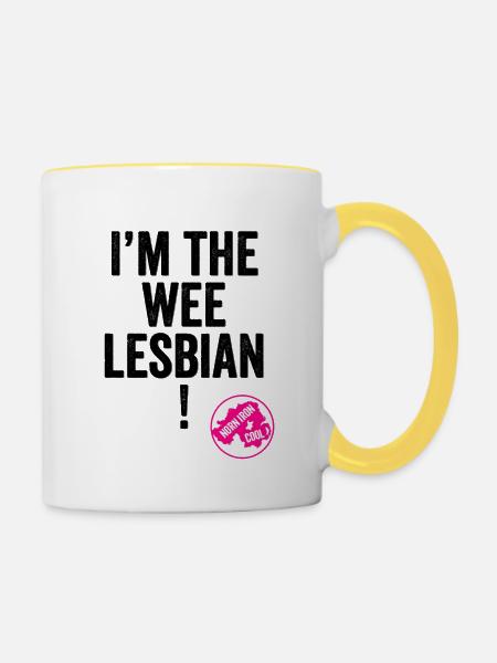 Derry Girls Wee Lesbe - Tasse zweifarbig - Weiß/Gelb