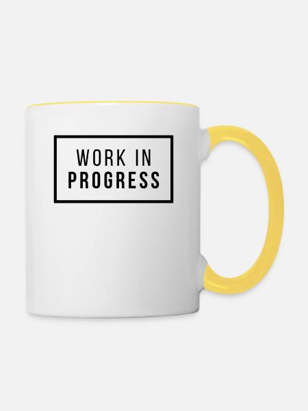 In Arbeit - Tasse zweifarbig - Weiß/Gelb