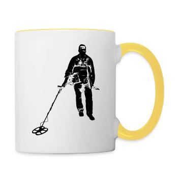 Sondeln mit dem Metalldetektor auf Schatzsuche - Tasse zweifarbig - Weiß/Gelb - Rechts