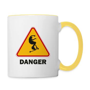 Cascades on a freestyle scooter DANGER - Contrasting Mug - white/yellow - Right