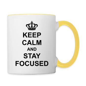 keep calm and stay focused koenig krone plakat spr - Tasse zweifarbig - Weiß/Gelb - Rechts