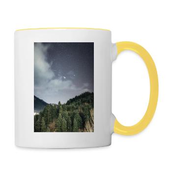 Orion-Konstellation, die sich über die Berge erhebt - Tasse zweifarbig - Weiß/Gelb - Rechts