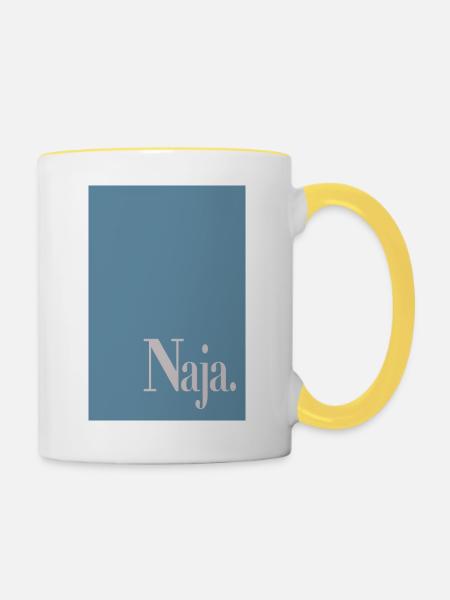Statement Poster mit Wortkunst „Naja.“ - Tasse zweifarbig - Weiß/Gelb