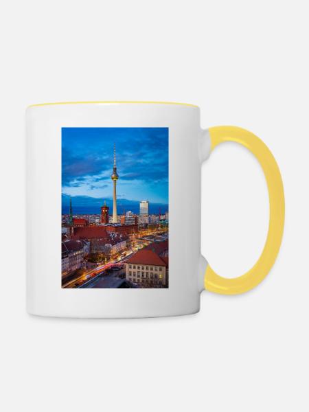 Berlin Skyline Abendlicht - Tasse zweifarbig - Weiß/Gelb