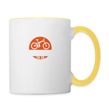 Ne sous-estimez jamais un vieil homme sur un vélo électrique Electr - Mug contrasté - blanc/jaune - Droite