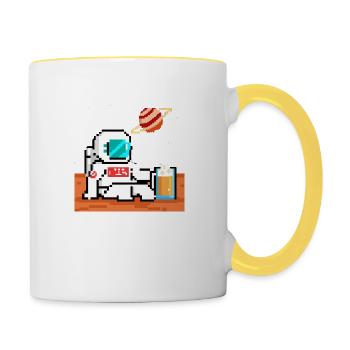 Un astronaute boit de la bière - Mug contrasté - blanc/jaune - Droite