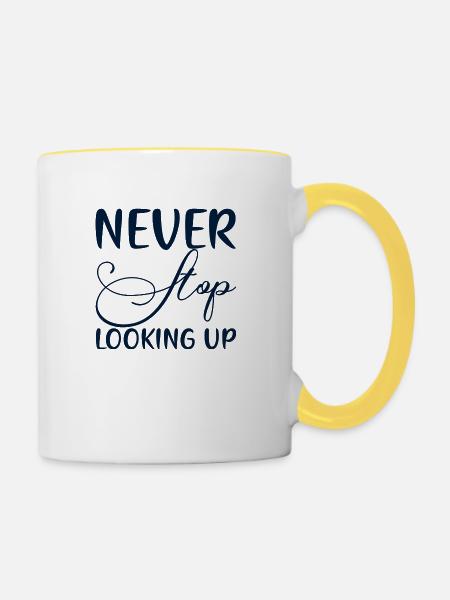 Never Stop Looking Up - Tasse zweifarbig - Weiß/Gelb