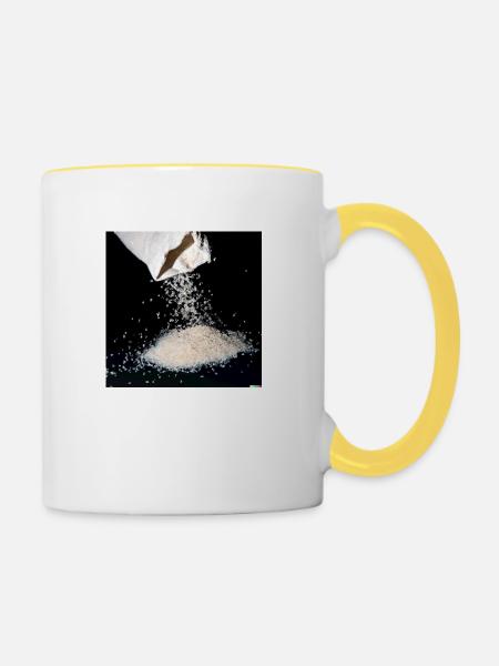 a bag of rice falling - Tasse zweifarbig - Weiß/Gelb