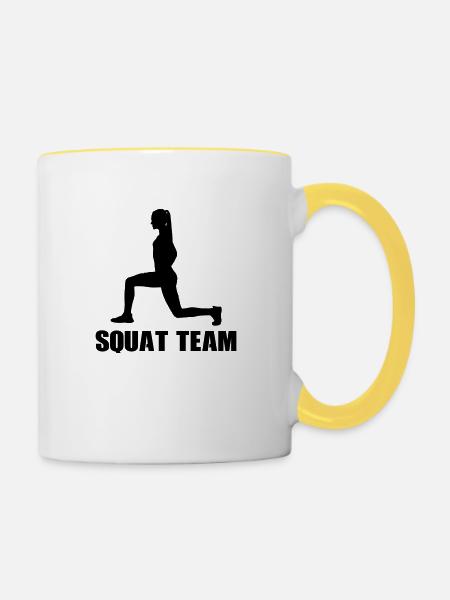 woman squat team - Tasse zweifarbig - Weiß/Gelb