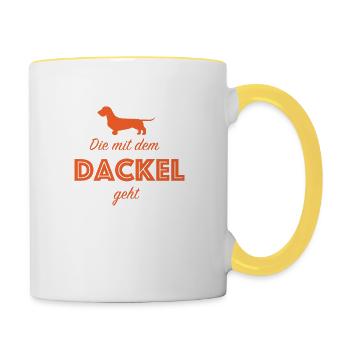 Die mit dem Dackel geht... - Tasse zweifarbig - Weiß/Gelb - Rechts