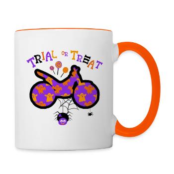 TRIAL or TREAT Halloween candy lila, Fahrrad Sport - Tasse zweifarbig - Weiß/Orange - Rechts