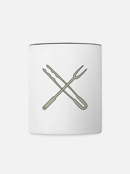 Grillzange und Fleischgabel - Tasse zweifarbig - Weiß/Schwarz