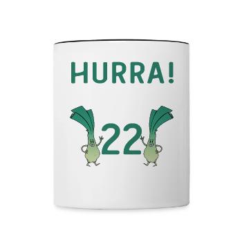 Herren 22. Geburtstag Hurra der Lauch wird 22 Gag - Tasse zweifarbig - Weiß/Schwarz - Vorne