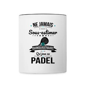 Sous-estimer un quinquagénaire qui joue au padel - Mug contrasté - blanc/noir - Devant