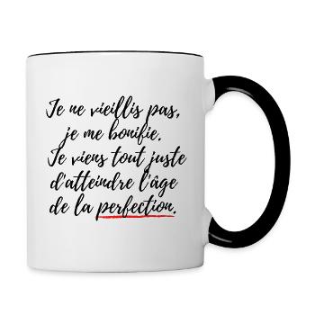 Je ne vieillis pas j'ai l'âge de la perfection - Mug contrasté - blanc/noir - Droite