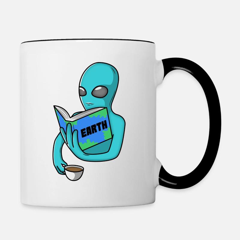 Nerdy Alien mit Tee - Tasse zweifarbig - Weiß/Schwarz