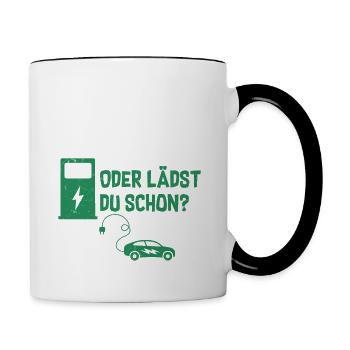 Tankst Du Noch Oder Lädst Du Schon? - Tasse zweifarbig - Weiß/Schwarz - Rechts