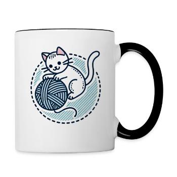Süßes weißes Kätzchen, das mit einem Garn spielt - Tasse zweifarbig - Weiß/Schwarz - Rechts