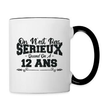 on n'est pas sérieux quand on a 12 ans - Mug contrasté - blanc/noir - Droite