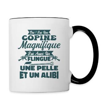 Copine magnifique flingue - pelle - alibi - Mug contrasté - blanc/noir - Droite