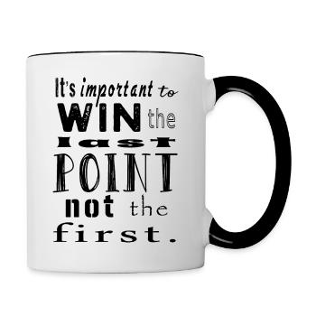 It is important to win the last point in Tennis - Tasse zweifarbig - Weiß/Schwarz - Rechts