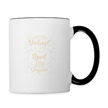 Vintage Né(e) en Avril 2011. anniversaire avril. - Mug contrasté - blanc/noir - Droite