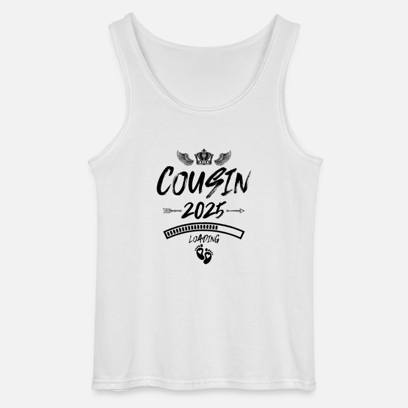 Cousin 2025 Loading Spruch - Gildan Männer Tank Top - Weiß