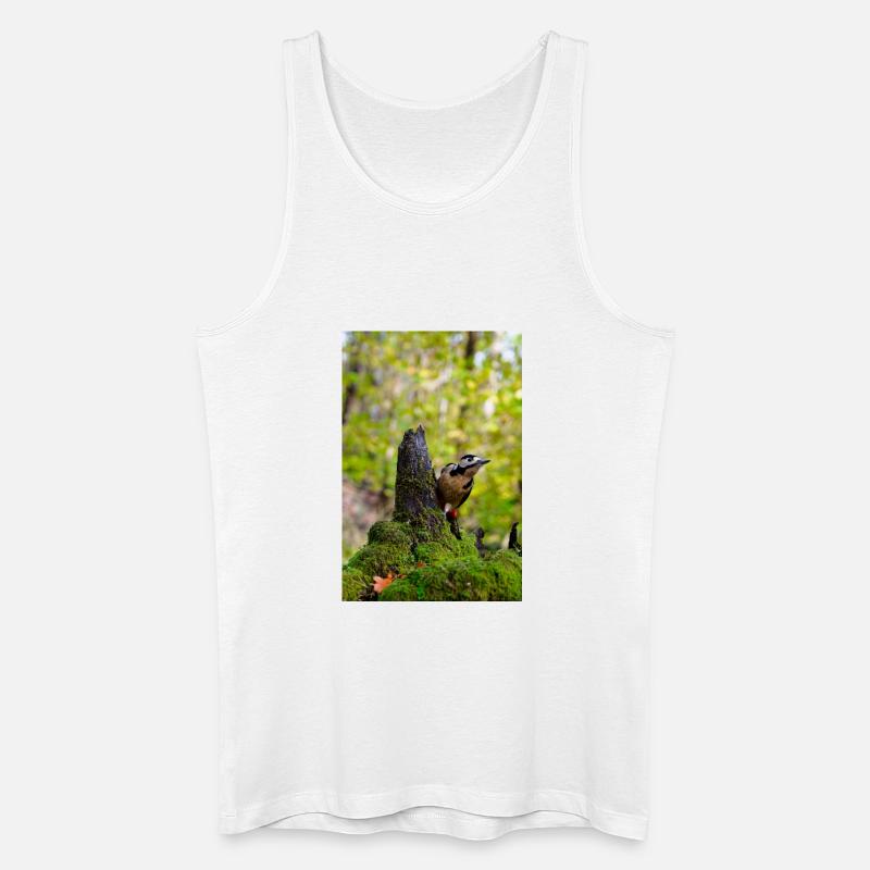 Waldspecht auf moosigem Baumstumpf - Männer Bio Tank Top - Weiß