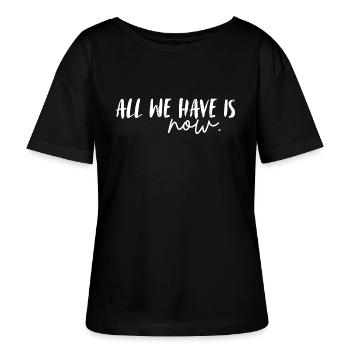 All we have is now. Alles was wir haben ist: Jetzt - Stanley/Stella Relaxed Rundhals Frauen Bio-T-Shirt SERENA - Schwarz - Vorne - Anna (173cm)