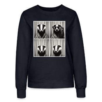 Bande photo vintage : Blaireau avec lunettes de soleil - Sweat Femme - marine - Devant - AI Model Female 172 light (172cm)