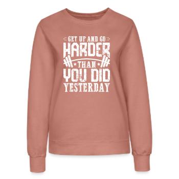 Härter trainieren als gestern - Frauen Sweatshirt - Altrosa - Vorne - AI Model Female 172 dark (172cm)