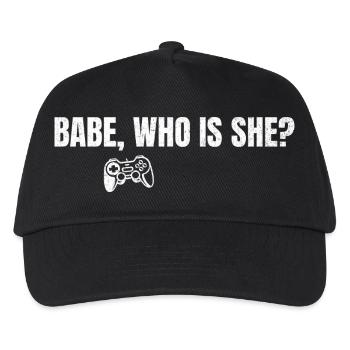Babe Who Is She Gamer Spruch - Kinder Basecap - Schwarz - Vorne