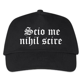 Scio me nihil scire. Lateinisches Motto Gotische Typografie - Kinder Basecap - Schwarz - Vorne
