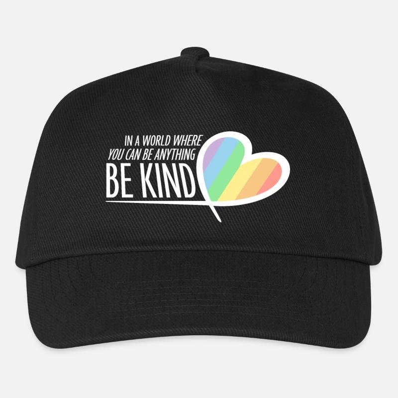 In A World Where You Can Be Anything Be Kind Zitat - Kinder Basecap - Schwarz