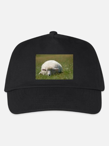 Resting sheep in the grass - Kids’ Baseball Cap - black