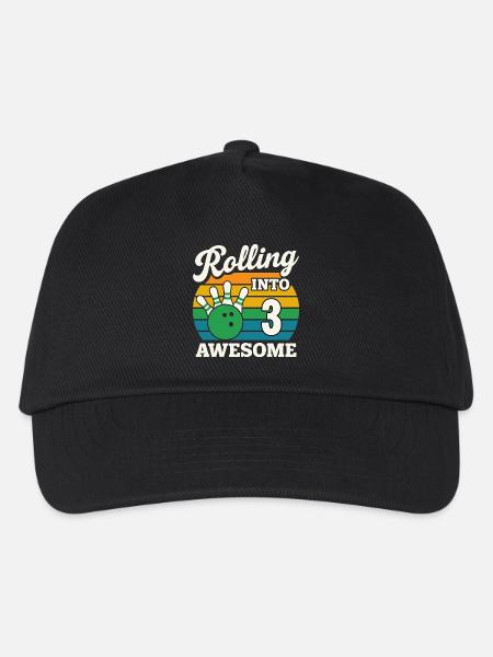 Rolling Into 3 Birthday Design - Kinder Basecap - Schwarz