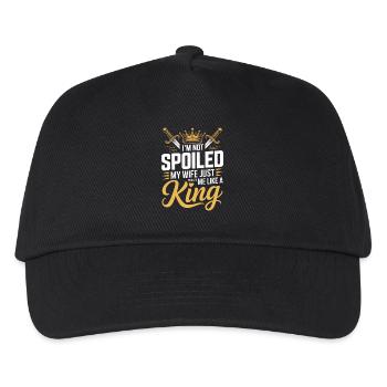 Nicht verwöhnt, meine Frau behandelt wie ein König - Kinder Basecap - Schwarz - Vorne
