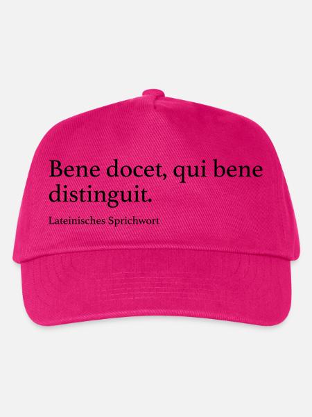 Bene docet, qui bene distinguit. - Kinder Basecap - Fuchsia