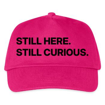 Still here. Still curious. - Kids’ Baseball Cap - fuchsia - Front